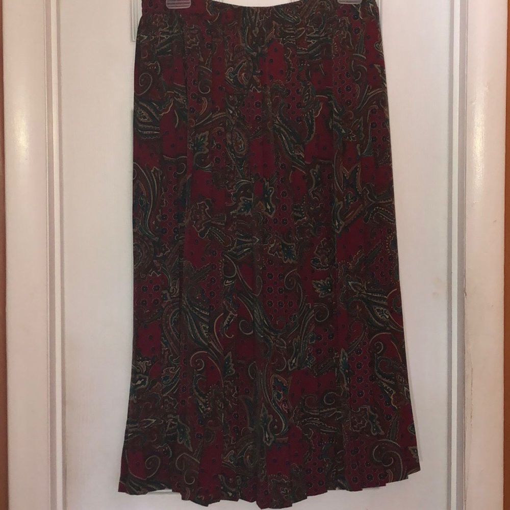VTG pleated elastic waist skirt.